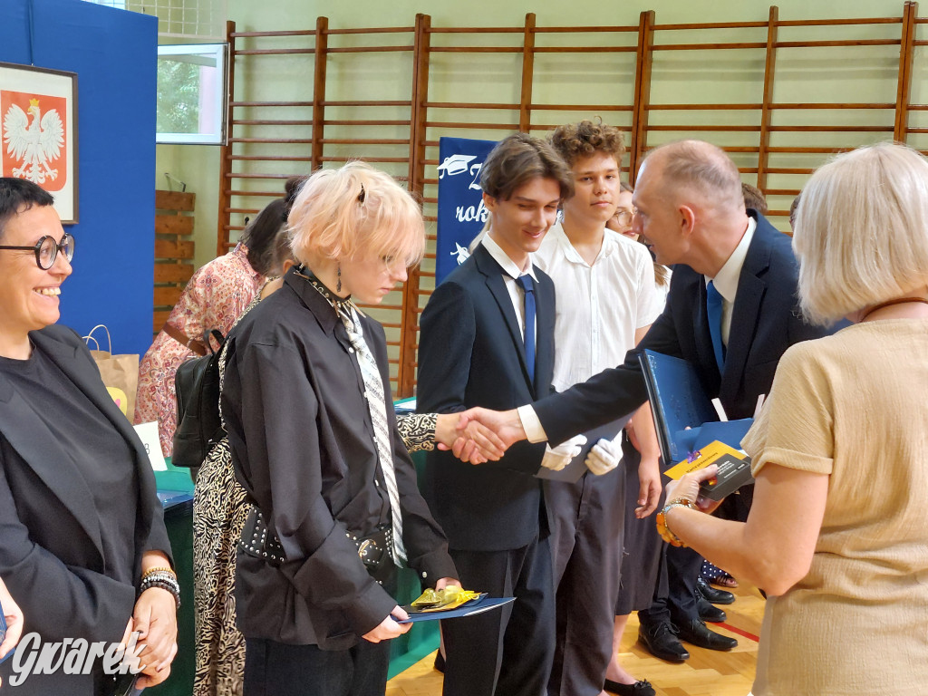 SP 9 w Tarnowskich Górach: Ostatni dzwonek dla...