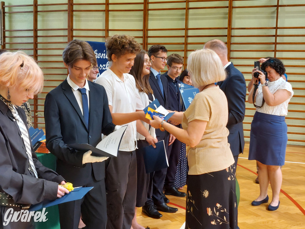 SP 9 w Tarnowskich Górach: Ostatni dzwonek dla...