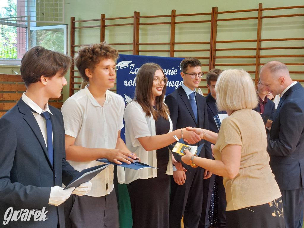 SP 9 w Tarnowskich Górach: Ostatni dzwonek dla...