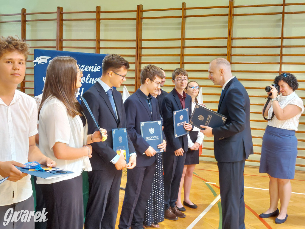 SP 9 w Tarnowskich Górach: Ostatni dzwonek dla...