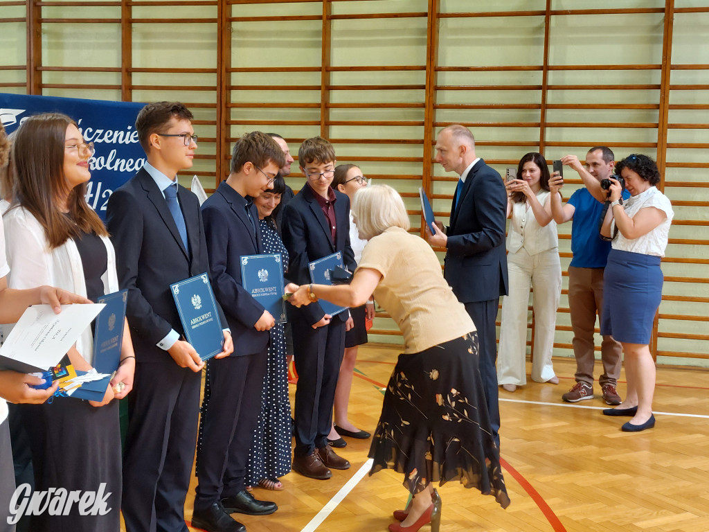 SP 9 w Tarnowskich Górach: Ostatni dzwonek dla...