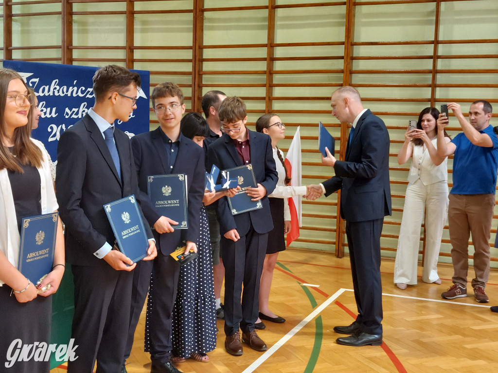 SP 9 w Tarnowskich Górach: Ostatni dzwonek dla...