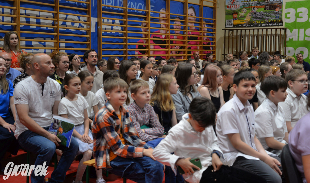 Tarnowskie Góry. Rozdanie świadectw w Trójce