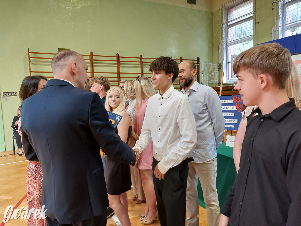 SP 9 w Tarnowskich Górach: Ostatni dzwonek dla...