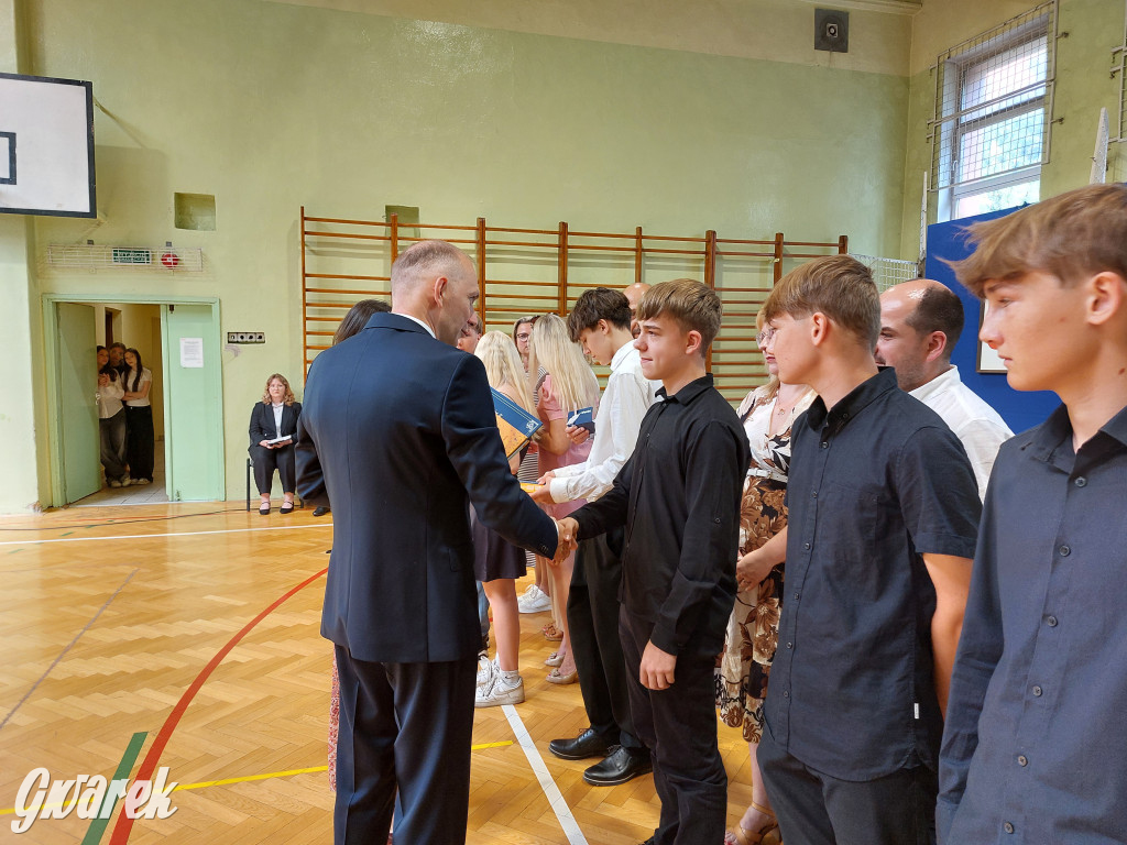 SP 9 w Tarnowskich Górach: Ostatni dzwonek dla...