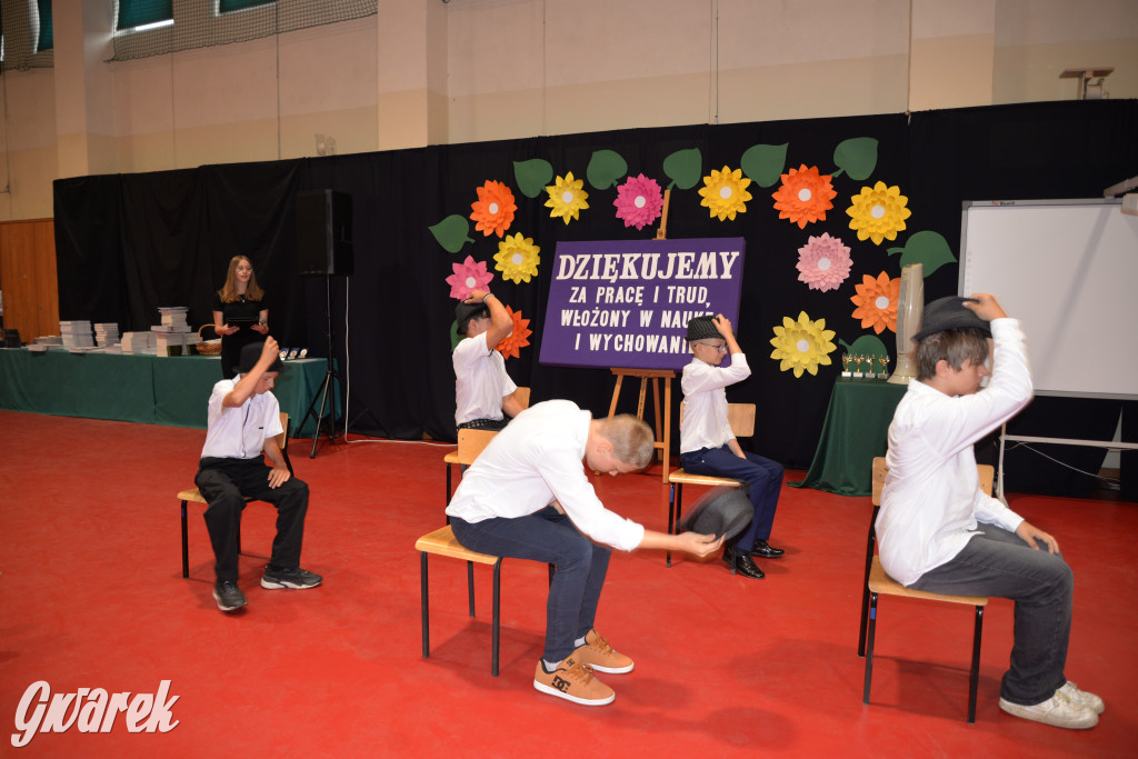 Tarnowskie Góry. Rozdanie świadectw w Trójce