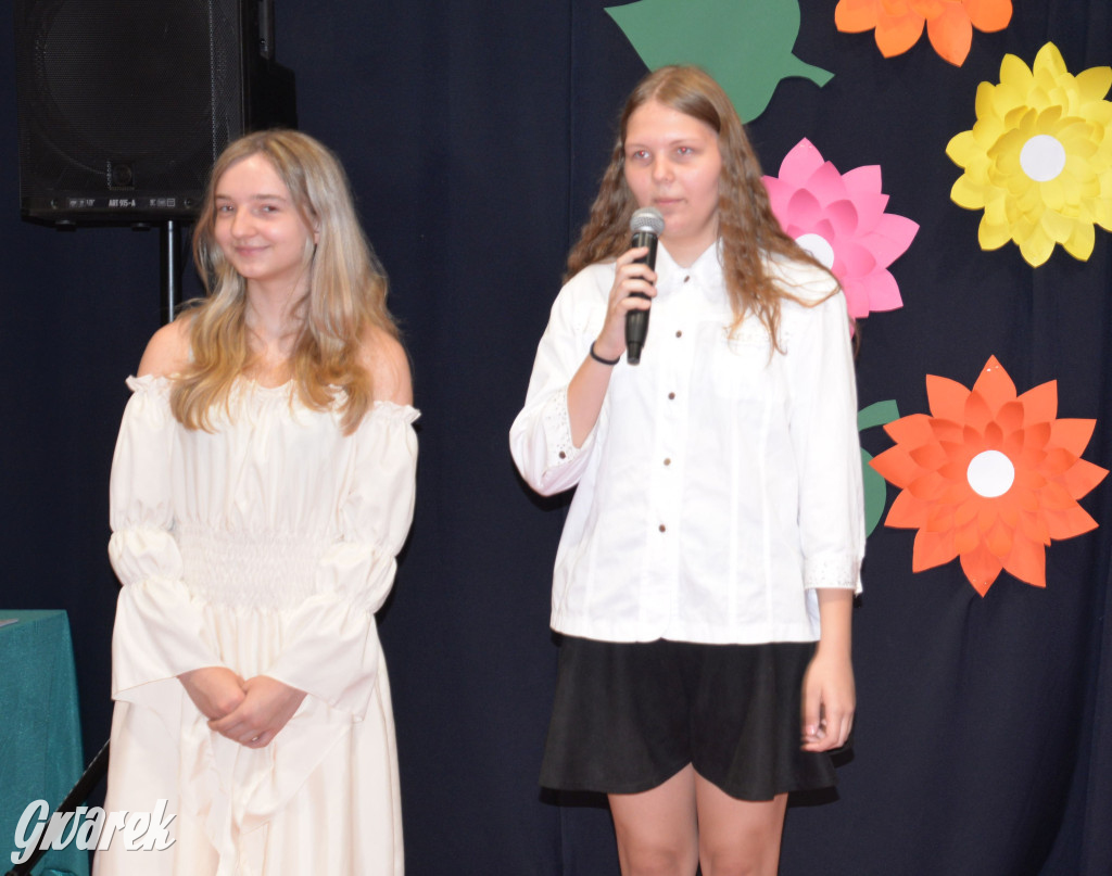 Tarnowskie Góry. Rozdanie świadectw w Trójce