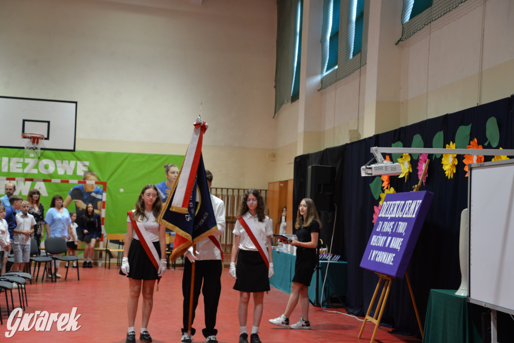 Tarnowskie Góry. Rozdanie świadectw w Trójce