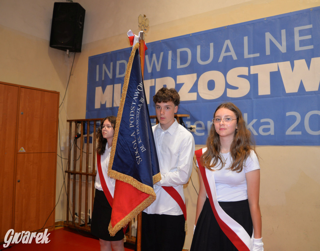 Tarnowskie Góry. Rozdanie świadectw w Trójce