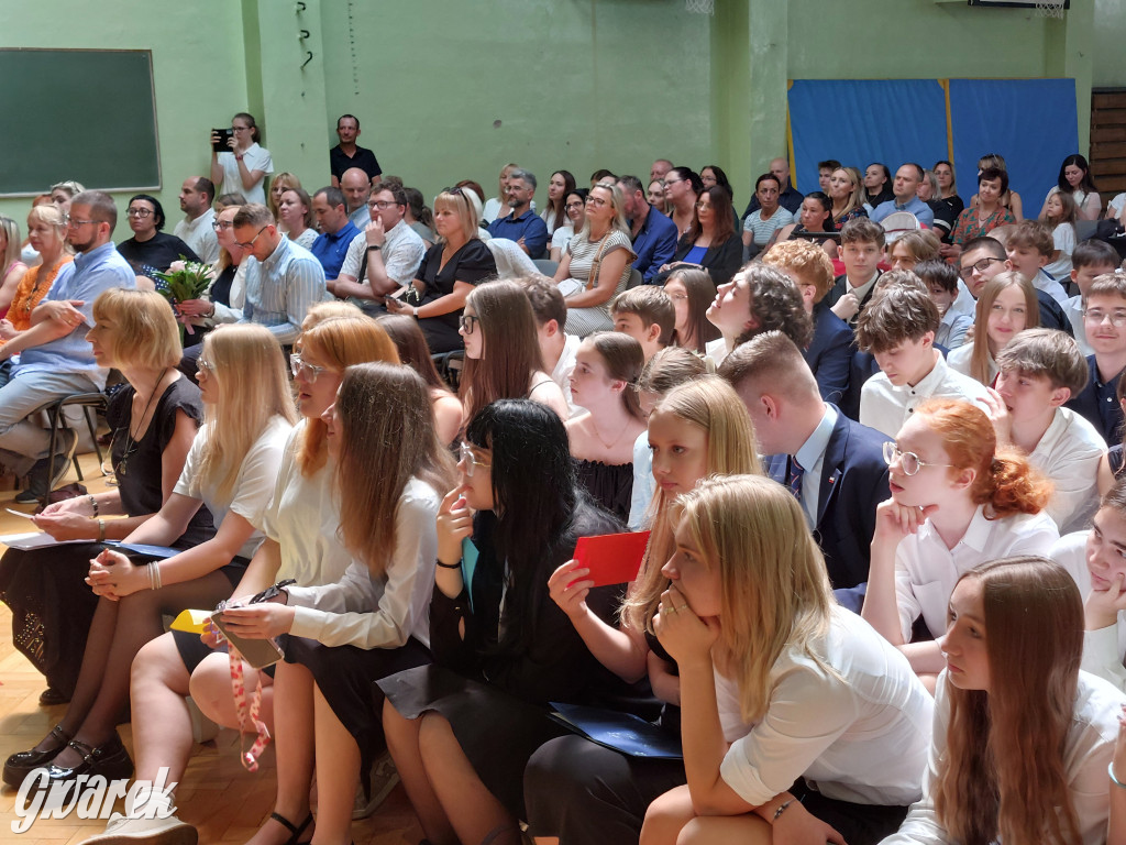 SP 9 w Tarnowskich Górach: Ostatni dzwonek dla...