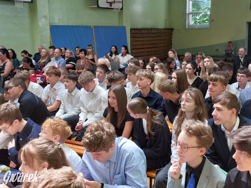 SP 9 w Tarnowskich Górach: Ostatni dzwonek dla...