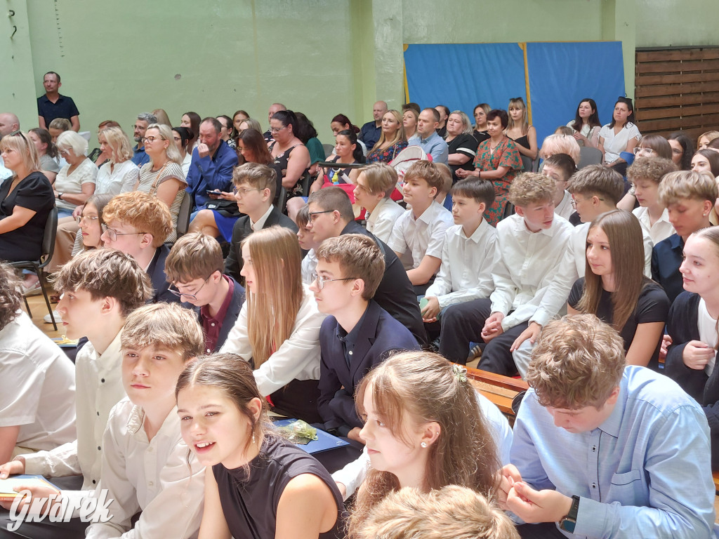 SP 9 w Tarnowskich Górach: Ostatni dzwonek dla...