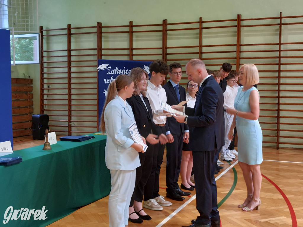 SP 9 w Tarnowskich Górach: Ostatni dzwonek dla...