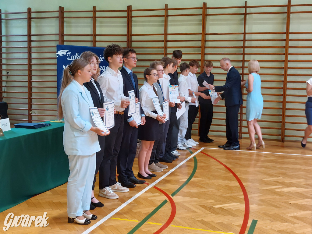 SP 9 w Tarnowskich Górach: Ostatni dzwonek dla...