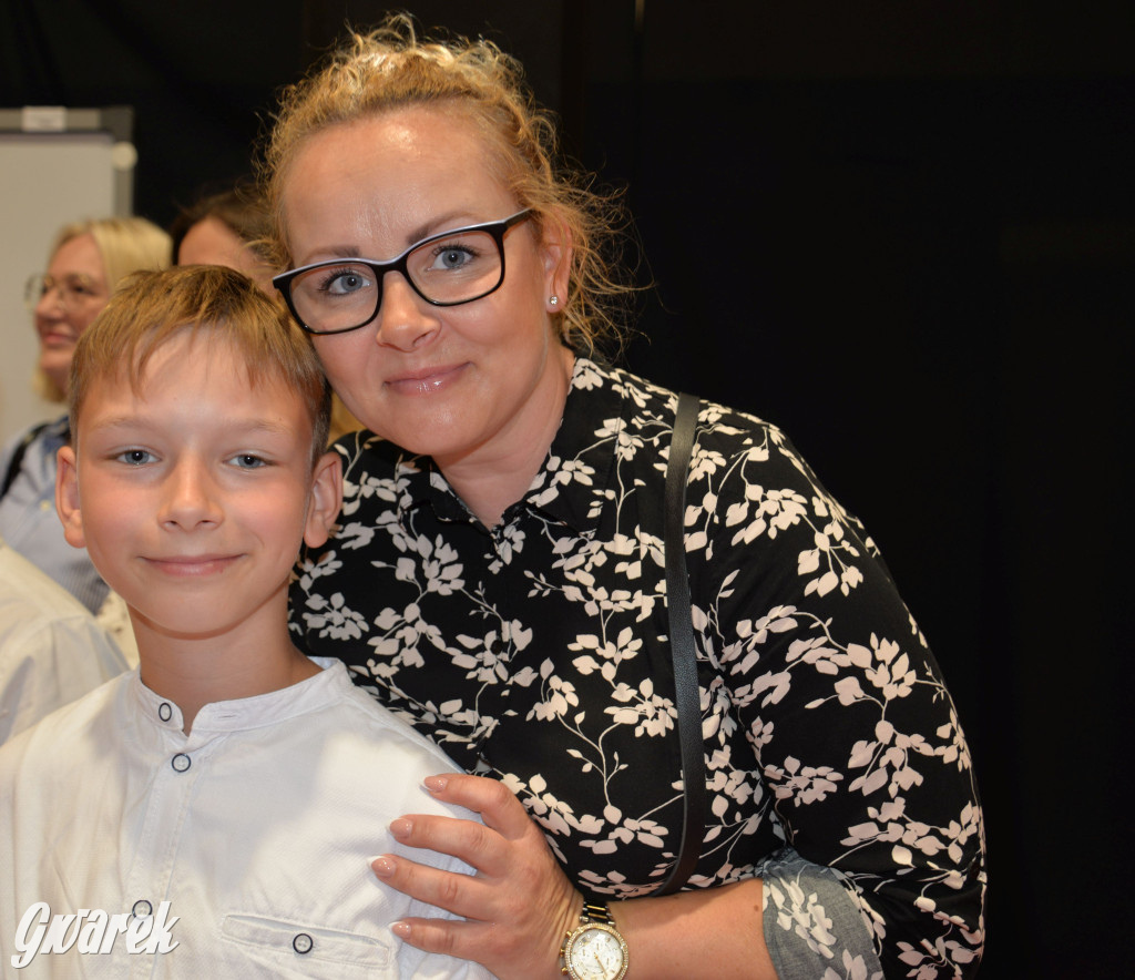 Tarnowskie Góry. Rozdanie świadectw w Trójce