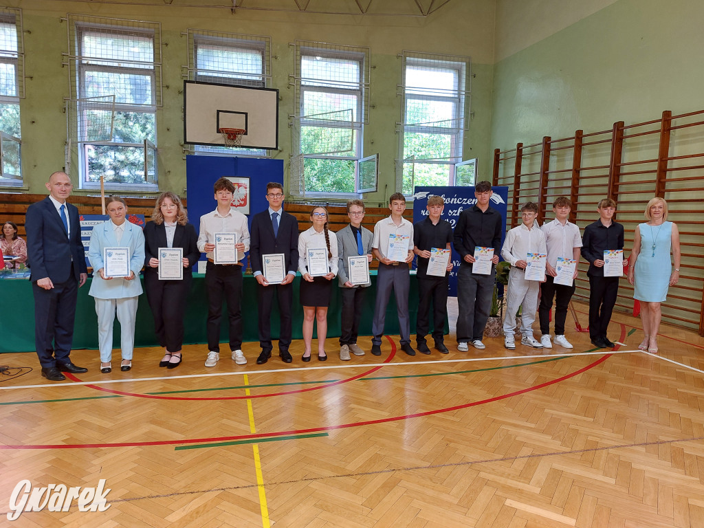 SP 9 w Tarnowskich Górach: Ostatni dzwonek dla...