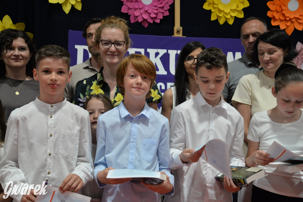 Tarnowskie Góry. Rozdanie świadectw w Trójce