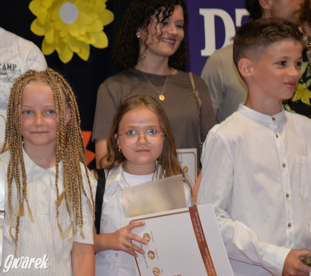 Tarnowskie Góry. Rozdanie świadectw w Trójce