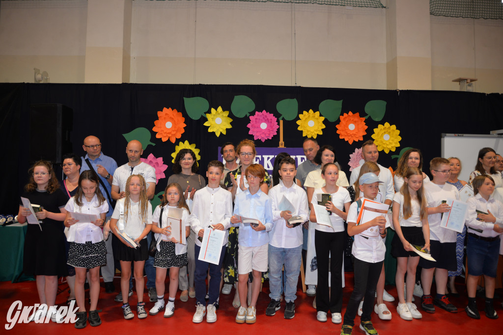 Tarnowskie Góry. Rozdanie świadectw w Trójce