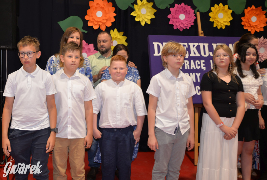 Tarnowskie Góry. Rozdanie świadectw w Trójce