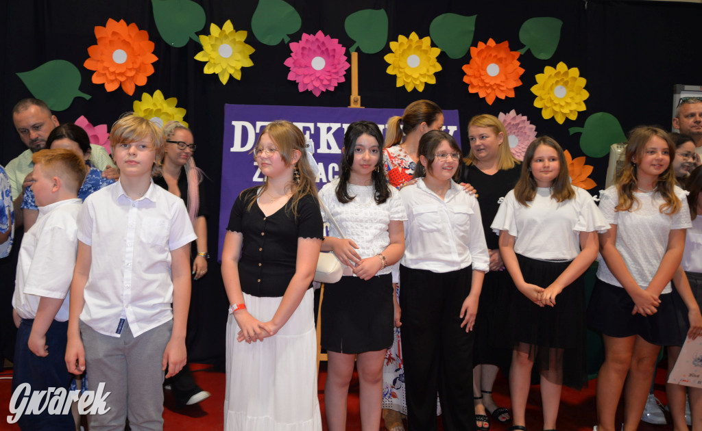 Tarnowskie Góry. Rozdanie świadectw w Trójce