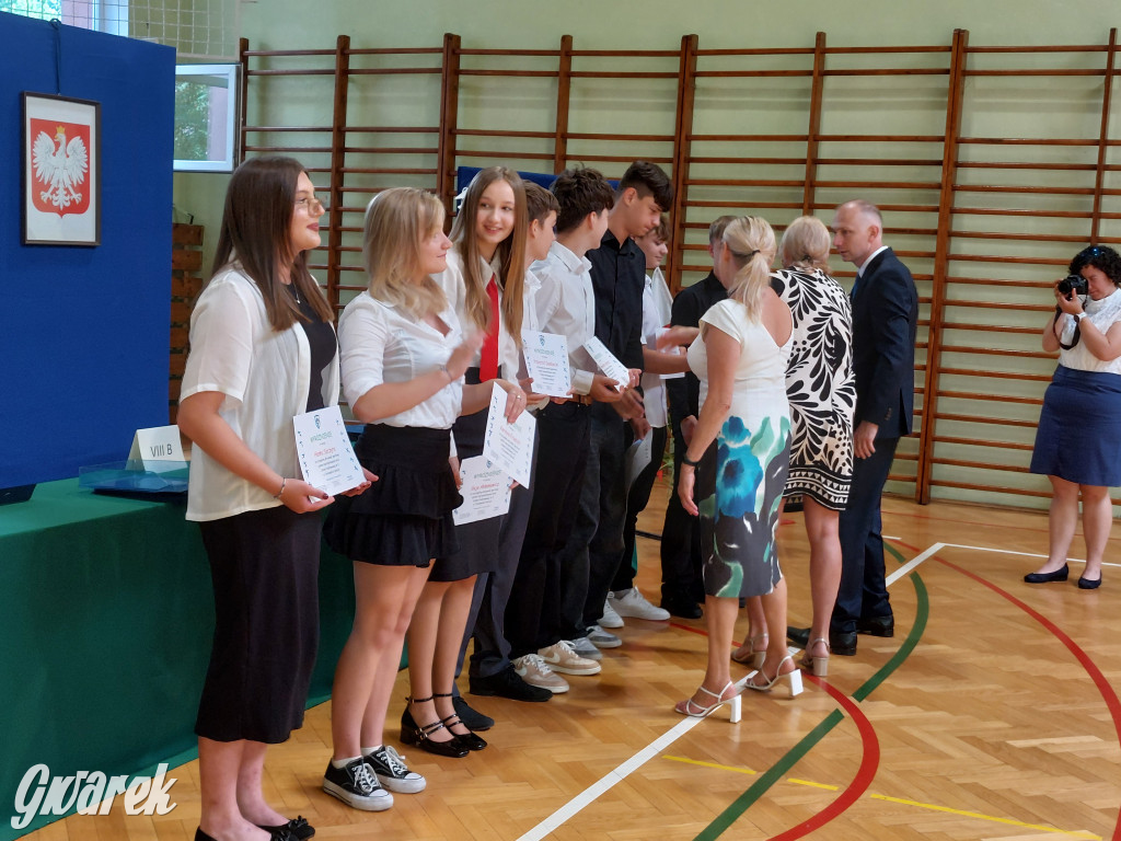 SP 9 w Tarnowskich Górach: Ostatni dzwonek dla...