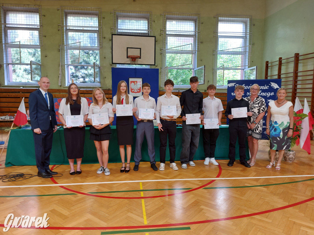 SP 9 w Tarnowskich Górach: Ostatni dzwonek dla...