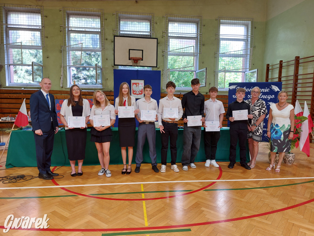 SP 9 w Tarnowskich Górach: Ostatni dzwonek dla...