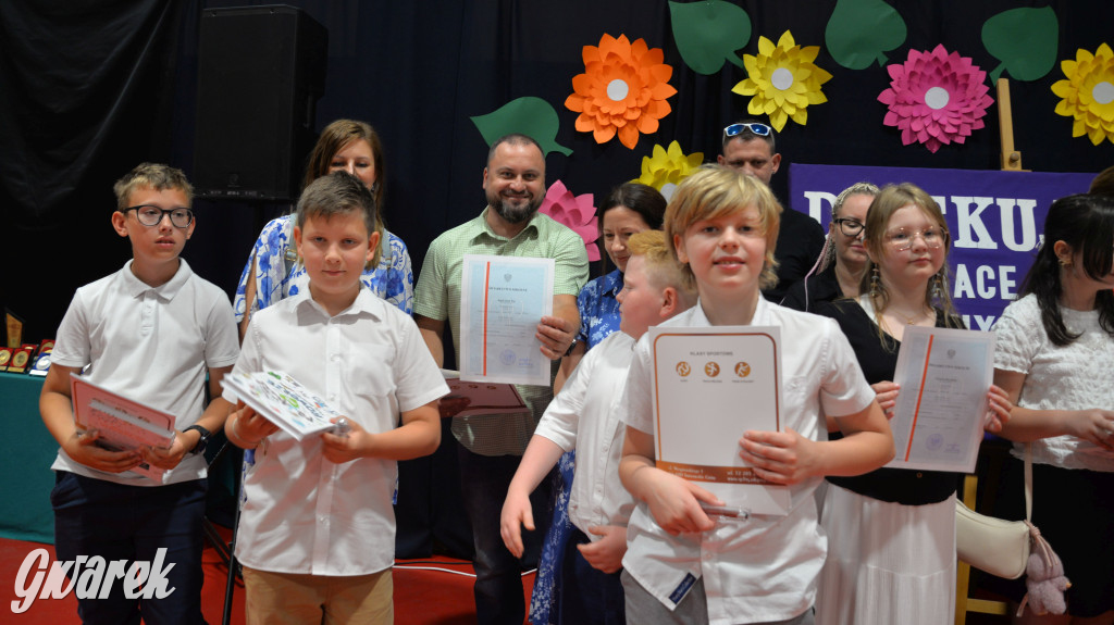 Tarnowskie Góry. Rozdanie świadectw w Trójce