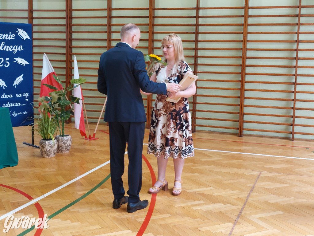 SP 9 w Tarnowskich Górach: Ostatni dzwonek dla...