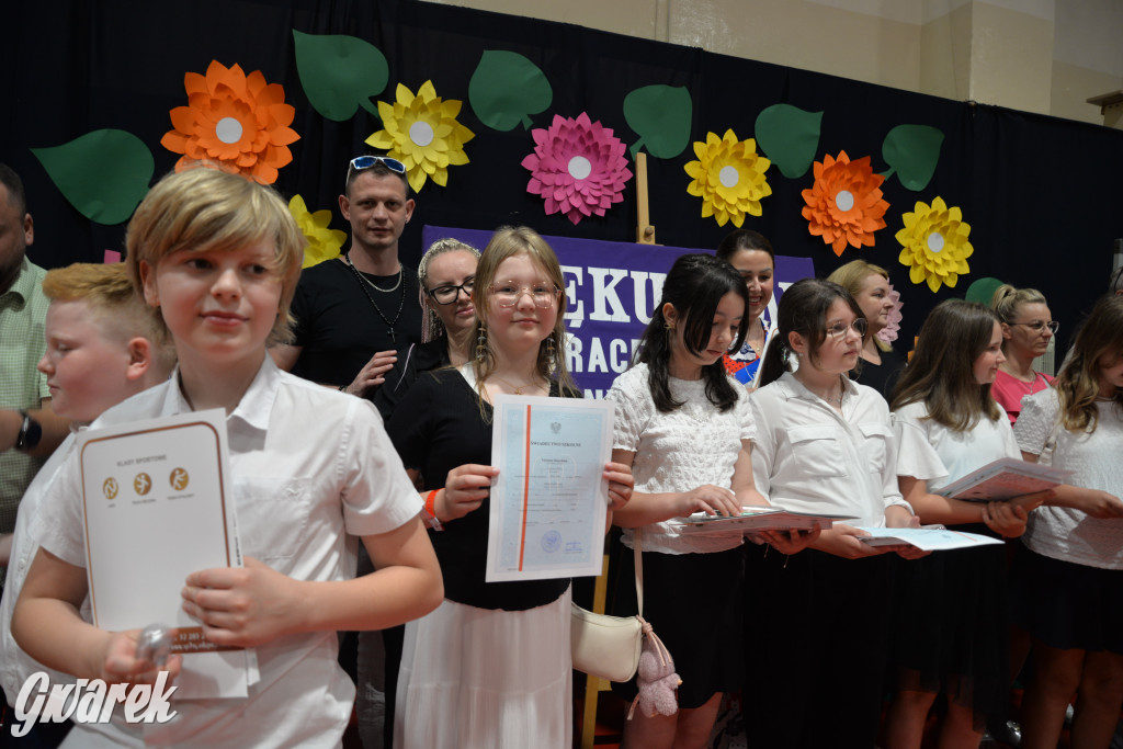 Tarnowskie Góry. Rozdanie świadectw w Trójce