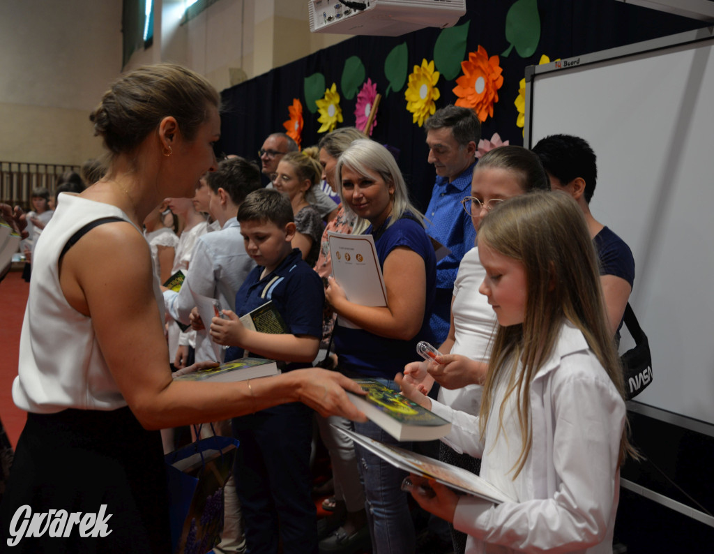 Tarnowskie Góry. Rozdanie świadectw w Trójce