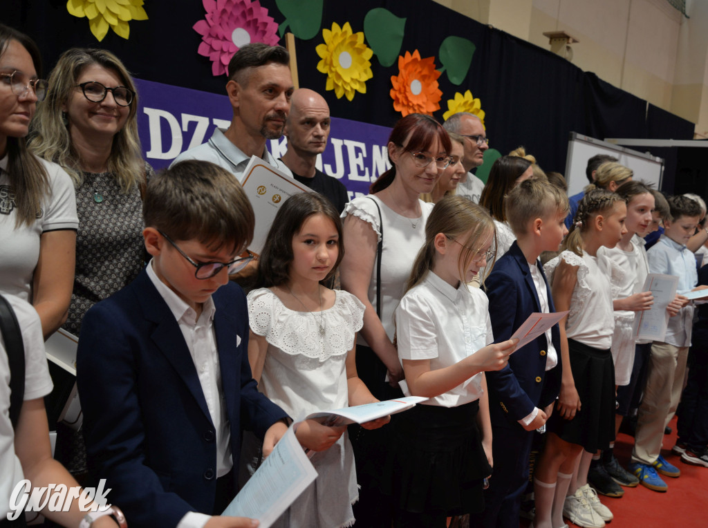 Tarnowskie Góry. Rozdanie świadectw w Trójce