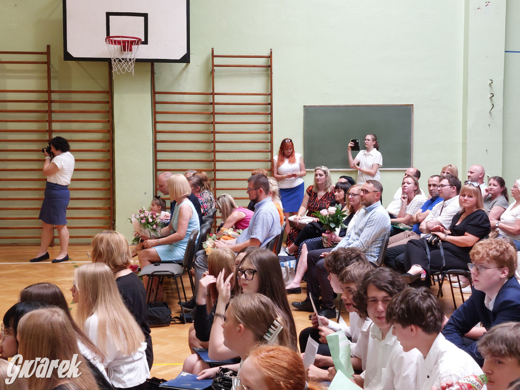 SP 9 w Tarnowskich Górach: Ostatni dzwonek dla...