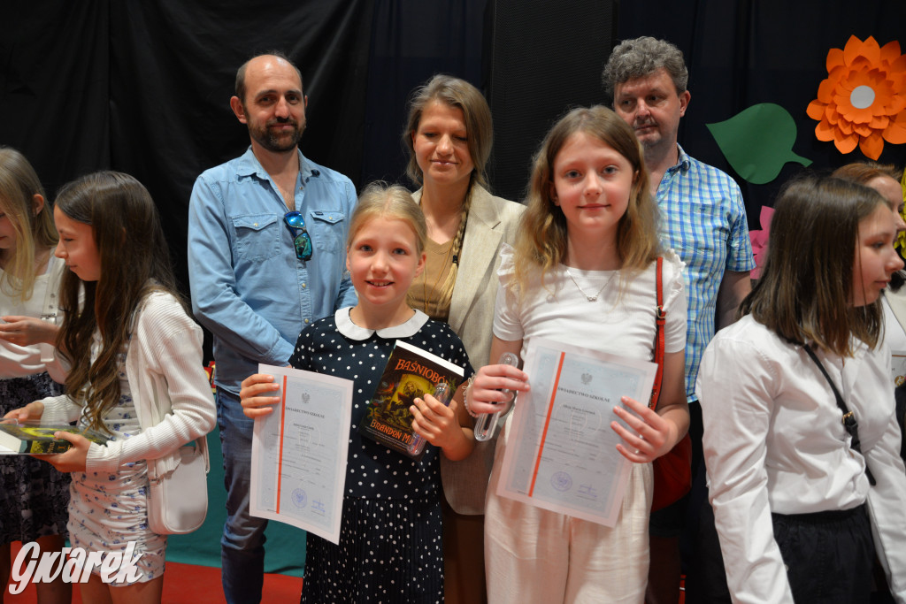 Tarnowskie Góry. Rozdanie świadectw w Trójce