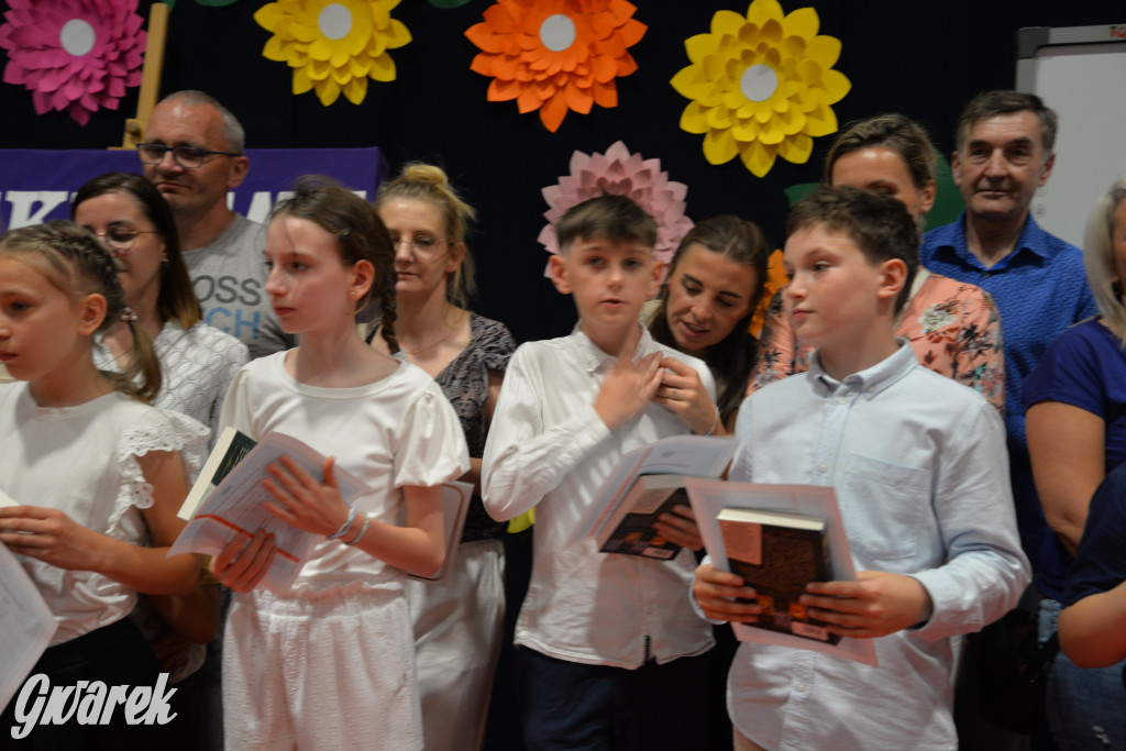 Tarnowskie Góry. Rozdanie świadectw w Trójce