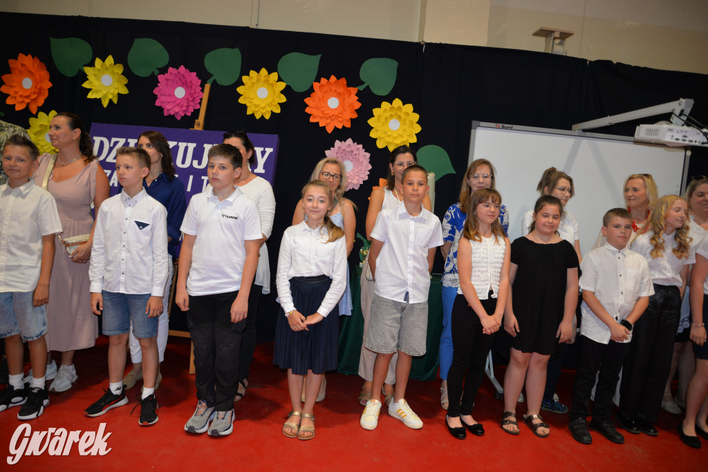 Tarnowskie Góry. Rozdanie świadectw w Trójce