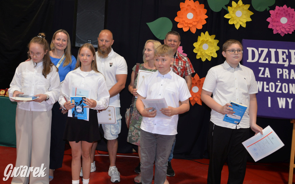 Tarnowskie Góry. Rozdanie świadectw w Trójce