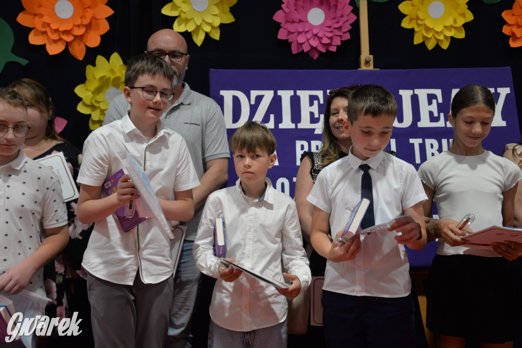 Tarnowskie Góry. Rozdanie świadectw w Trójce