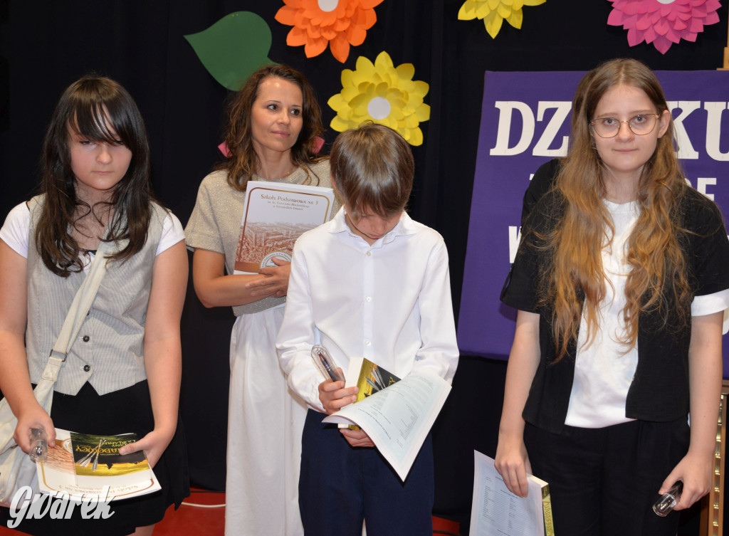 Tarnowskie Góry. Rozdanie świadectw w Trójce