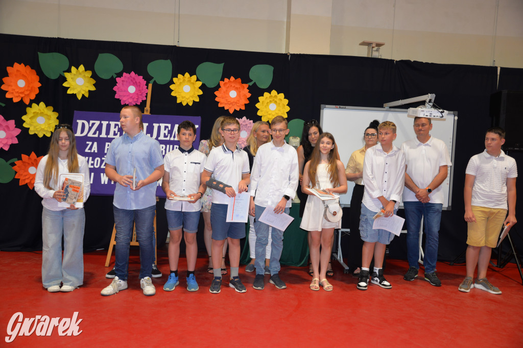 Tarnowskie Góry. Rozdanie świadectw w Trójce