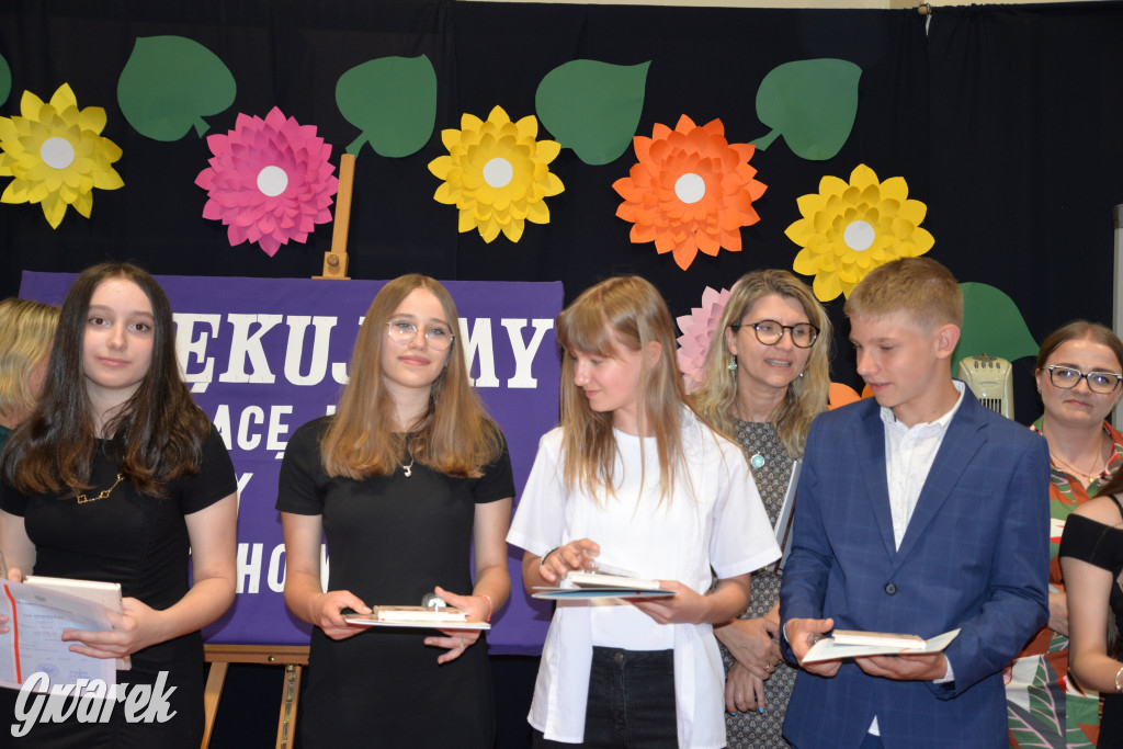 Tarnowskie Góry. Rozdanie świadectw w Trójce