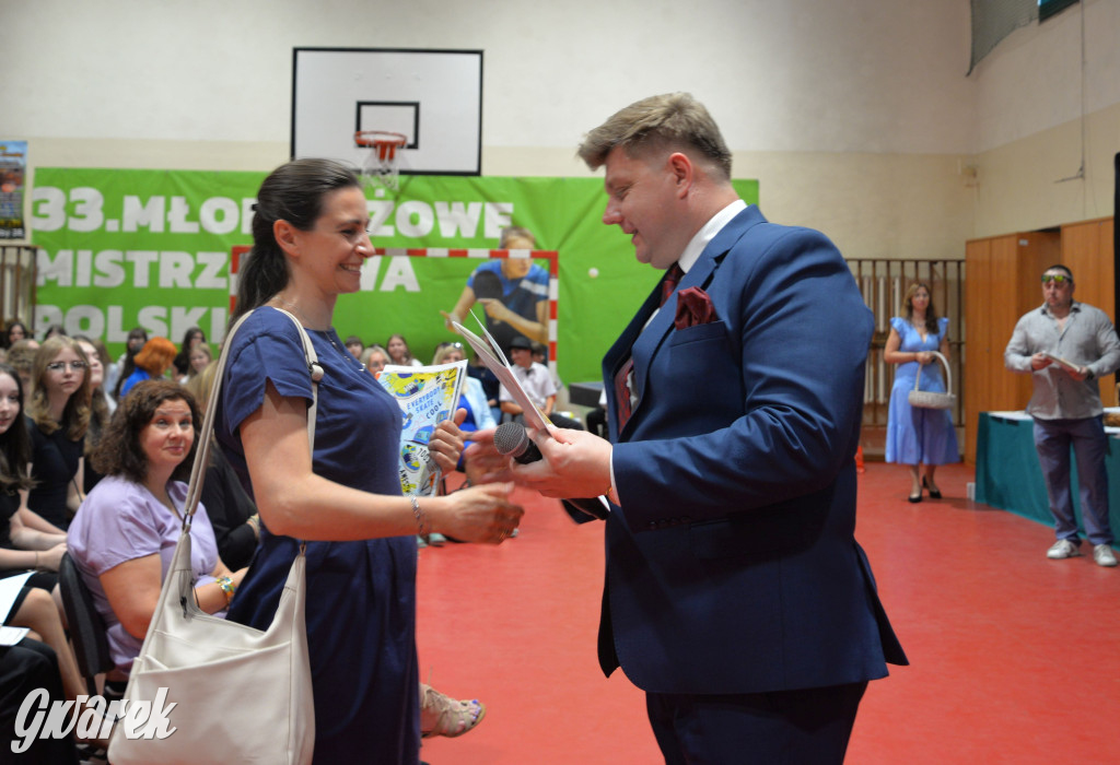 Tarnowskie Góry. Rozdanie świadectw w Trójce