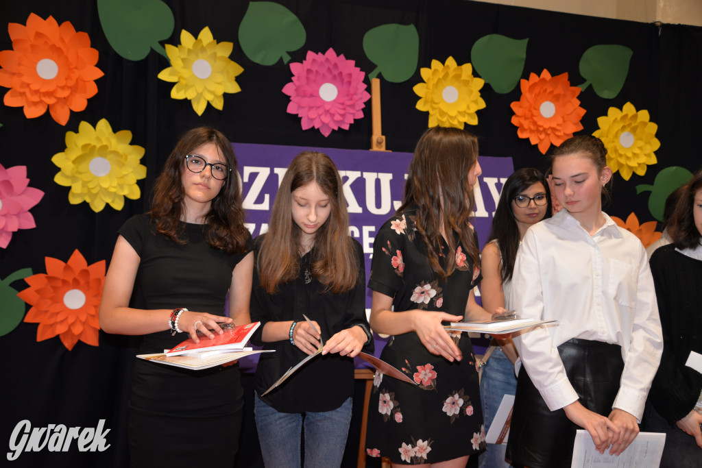 Tarnowskie Góry. Rozdanie świadectw w Trójce