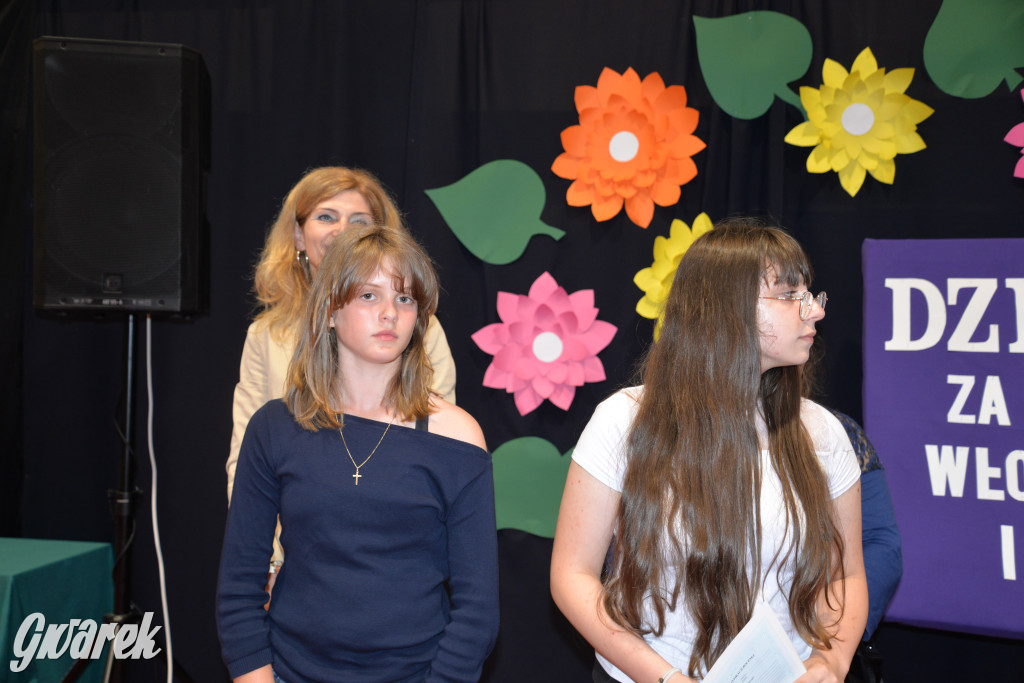 Tarnowskie Góry. Rozdanie świadectw w Trójce