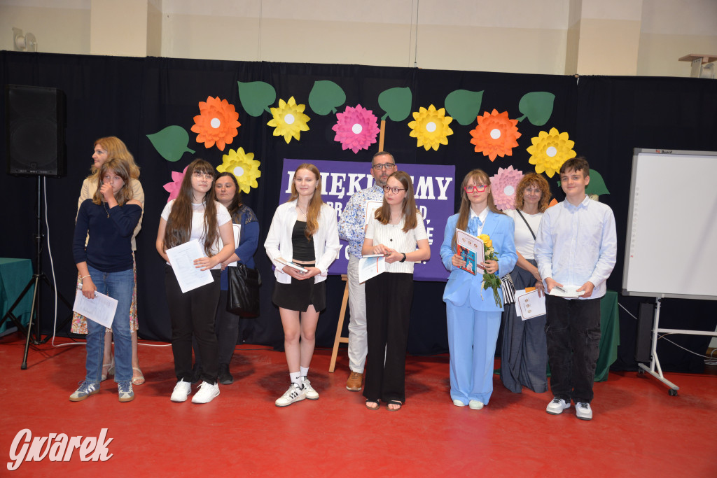 Tarnowskie Góry. Rozdanie świadectw w Trójce