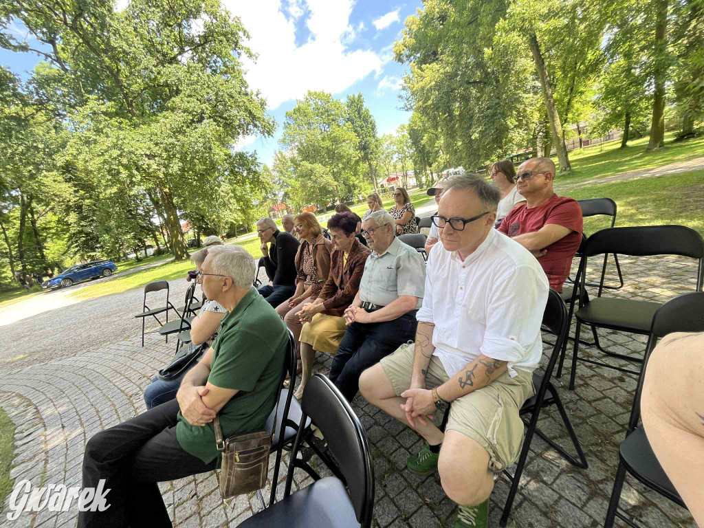 Rybna. Pochówek za życia i inne mroki Hannowaldu