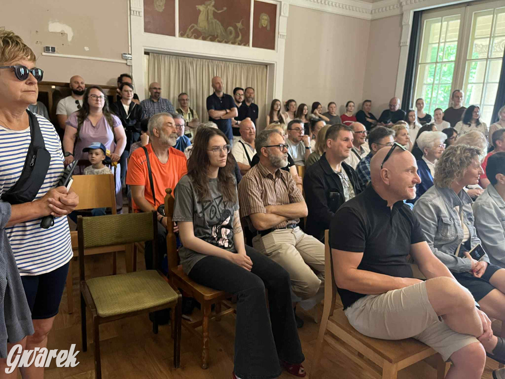 Budowę zlecił A. Baildon. Pałac zachwyca do dziś