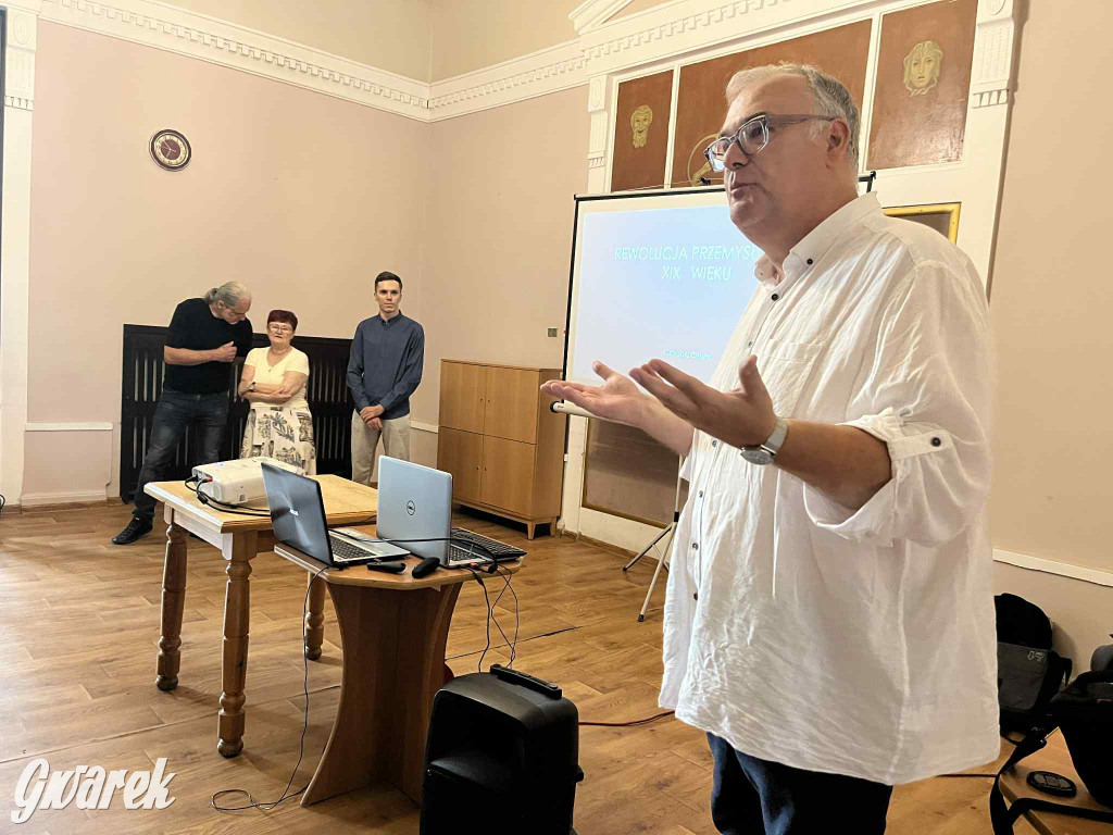 Budowę zlecił A. Baildon. Pałac zachwyca do dziś