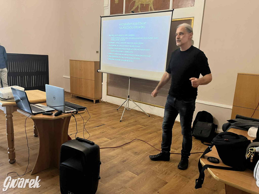 Budowę zlecił A. Baildon. Pałac zachwyca do dziś